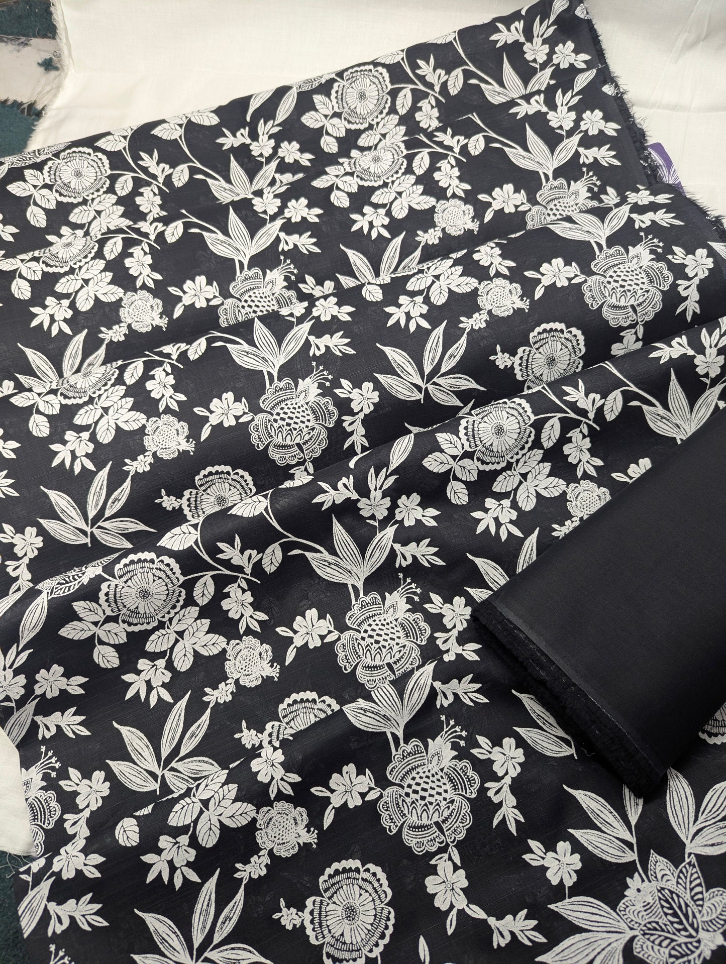 White Rose Slub Lawn – 2 Piece Summer Collection 2026 [DE06]