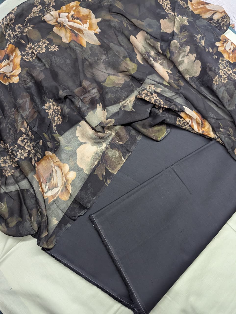 3-Pc Luxury Plain Suit | Bamber Print Dubatta [Black 🖤]